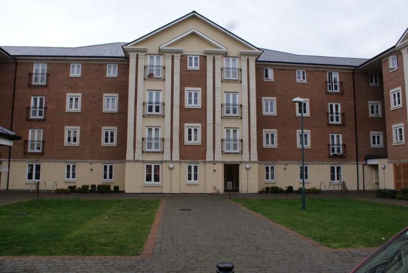 Brunel Crescent Apartments Swindon Exterior photo